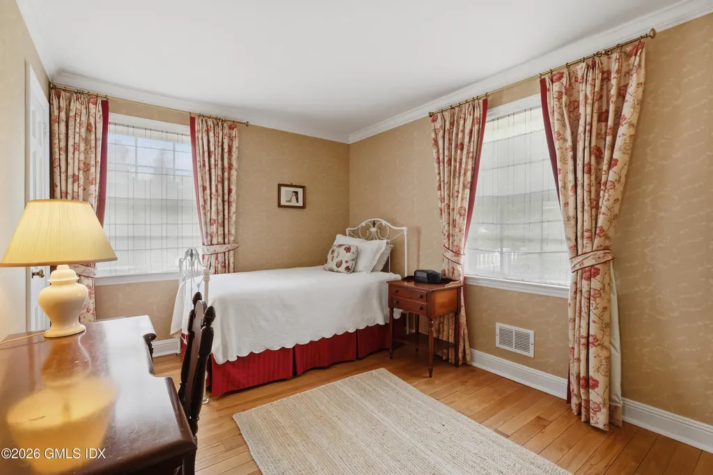 35 Owenoke Way Riverside CT 06878