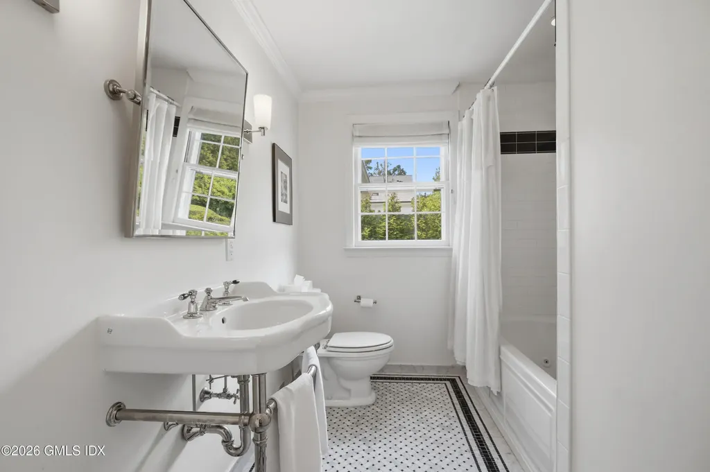 35 Owenoke Way Riverside CT 06878