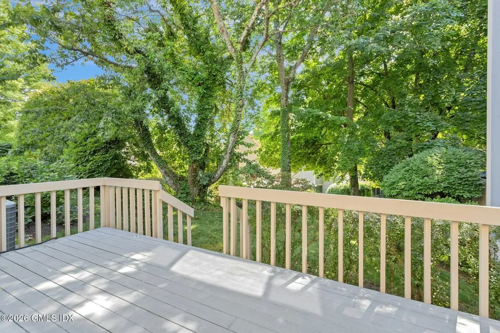 527 W Lyon Farm Drive Greenwich CT 06831