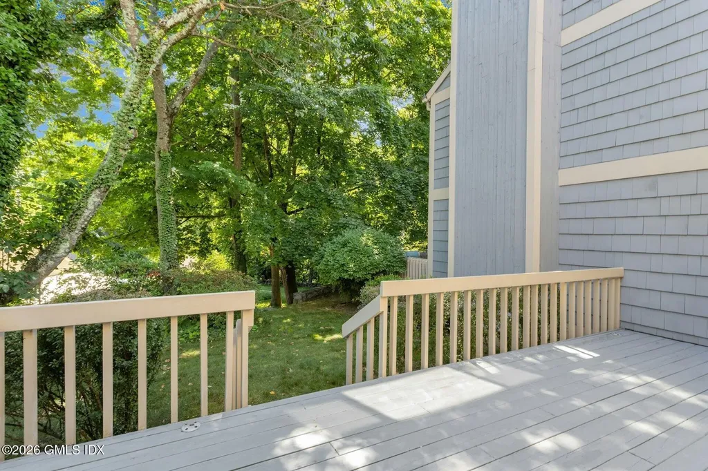 527 W Lyon Farm Drive Greenwich CT 06831