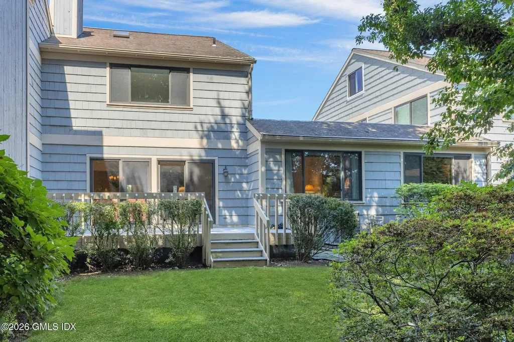 527 W Lyon Farm Drive Greenwich CT 06831