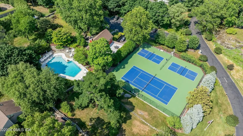 527 W Lyon Farm Drive Greenwich CT 06831