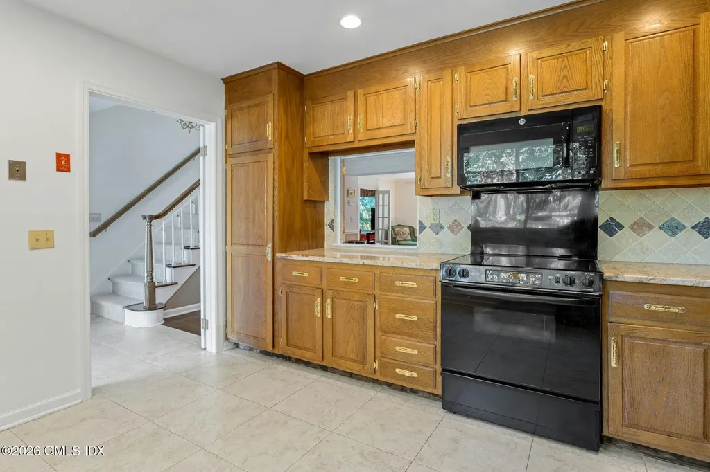 527 W Lyon Farm Drive Greenwich CT 06831