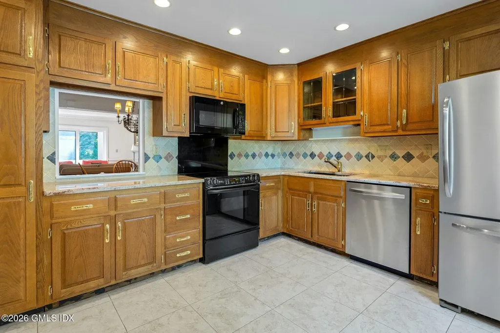 527 W Lyon Farm Drive Greenwich CT 06831