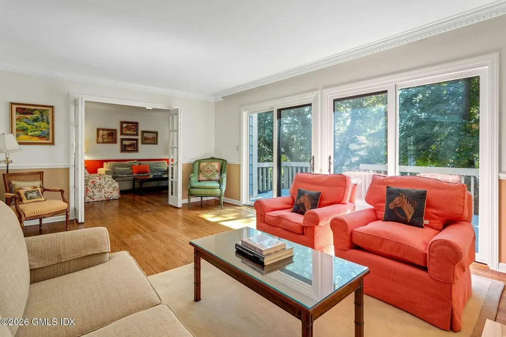 527 W Lyon Farm Drive Greenwich CT 06831