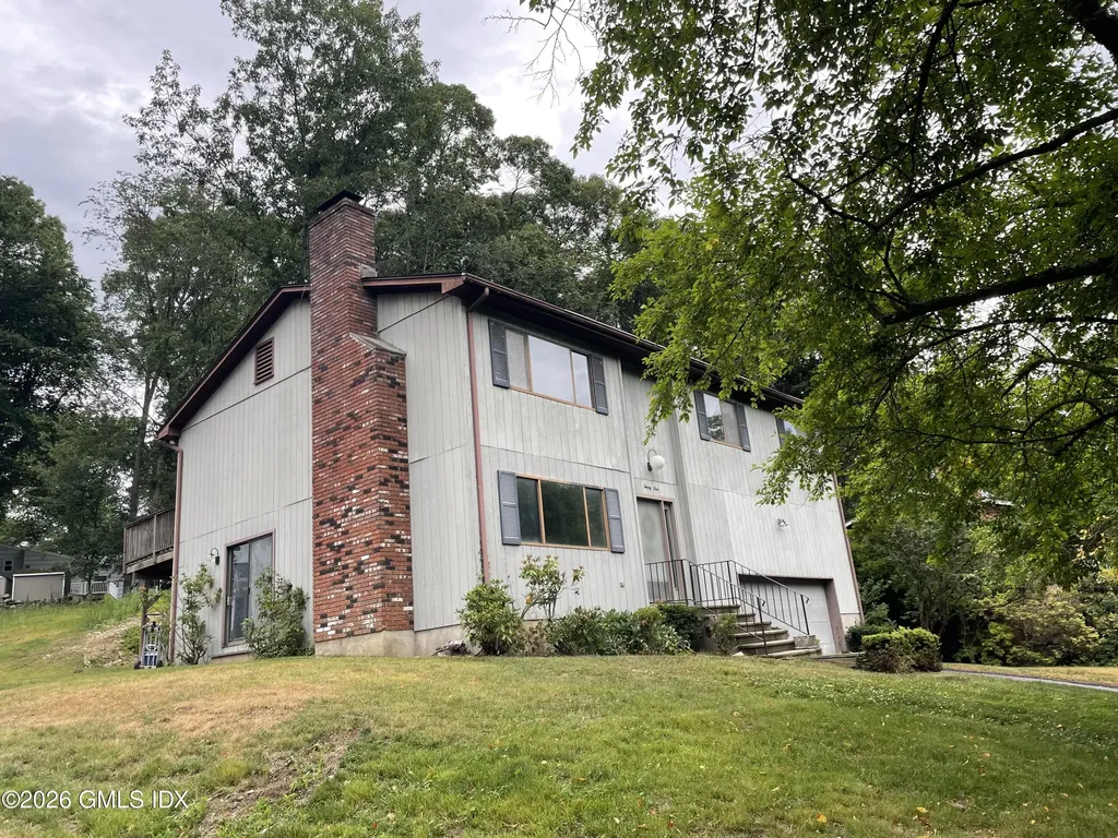 21 Windsor Lane Cos Cob CT 06807