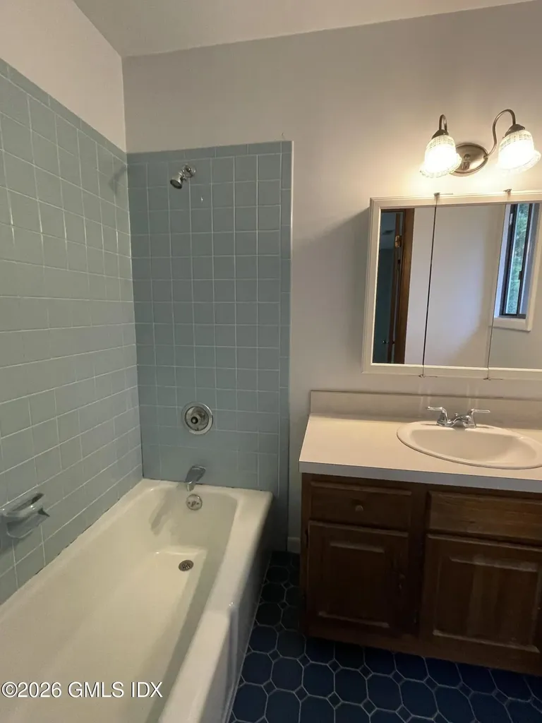 21 Windsor Lane Cos Cob CT 06807