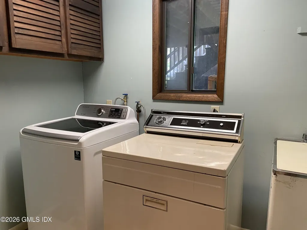 21 Windsor Lane Cos Cob CT 06807