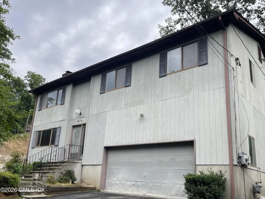 21 Windsor Lane Cos Cob CT 06807
