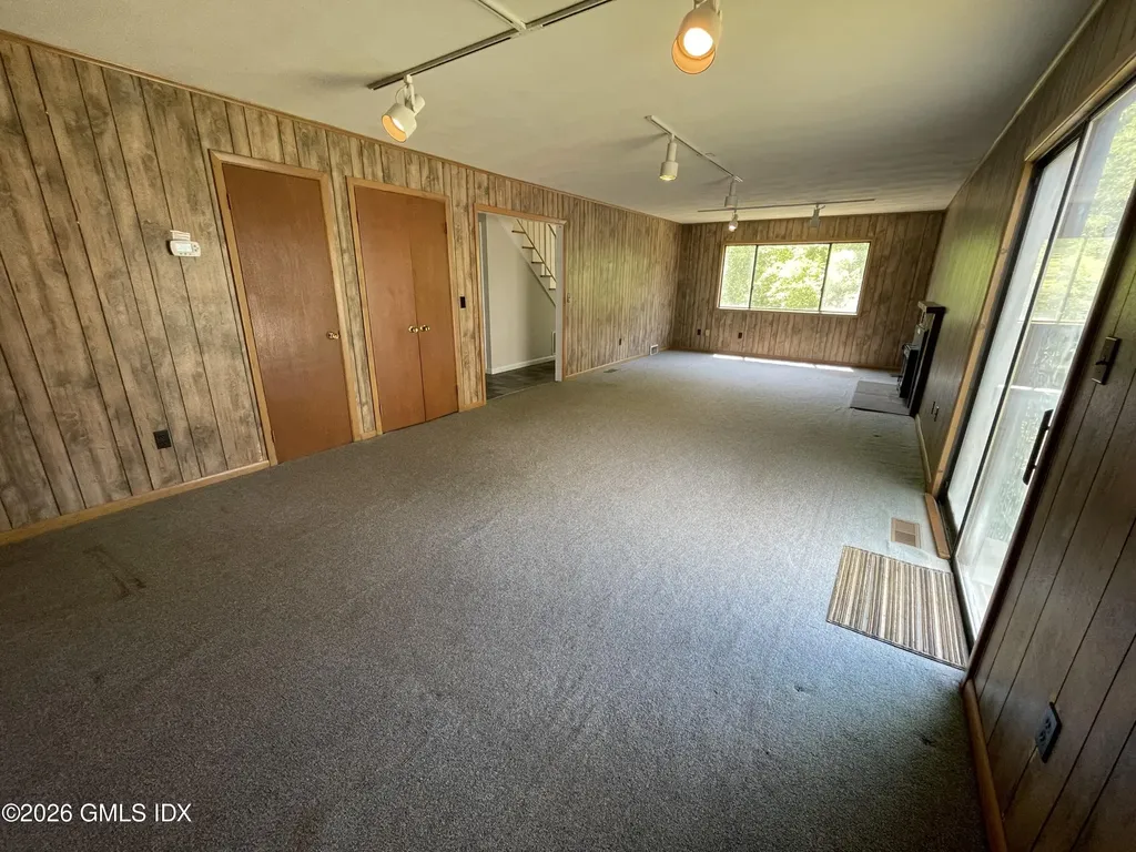 21 Windsor Lane Cos Cob CT 06807