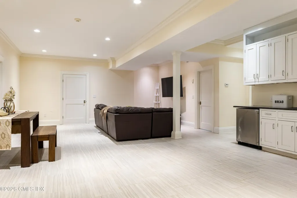16 Annjim Drive Greenwich CT 06830