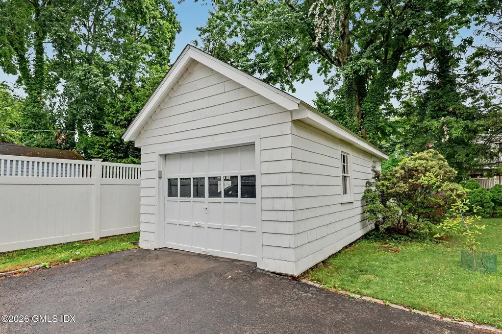 31 Hassake Road Old Greenwich CT 06870