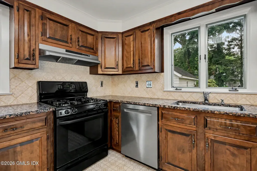 31 Hassake Road Old Greenwich CT 06870