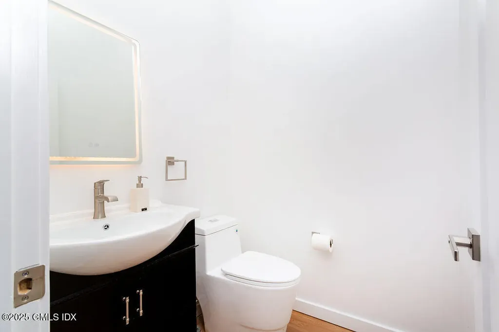 17 Maple Drive Old Greenwich CT 06870