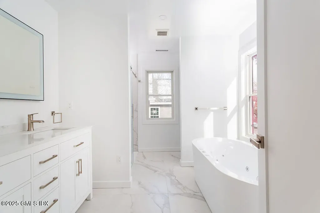 17 Maple Drive Old Greenwich CT 06870