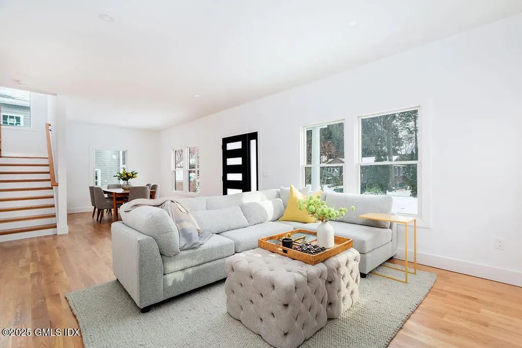 17 Maple Drive Old Greenwich CT 06870