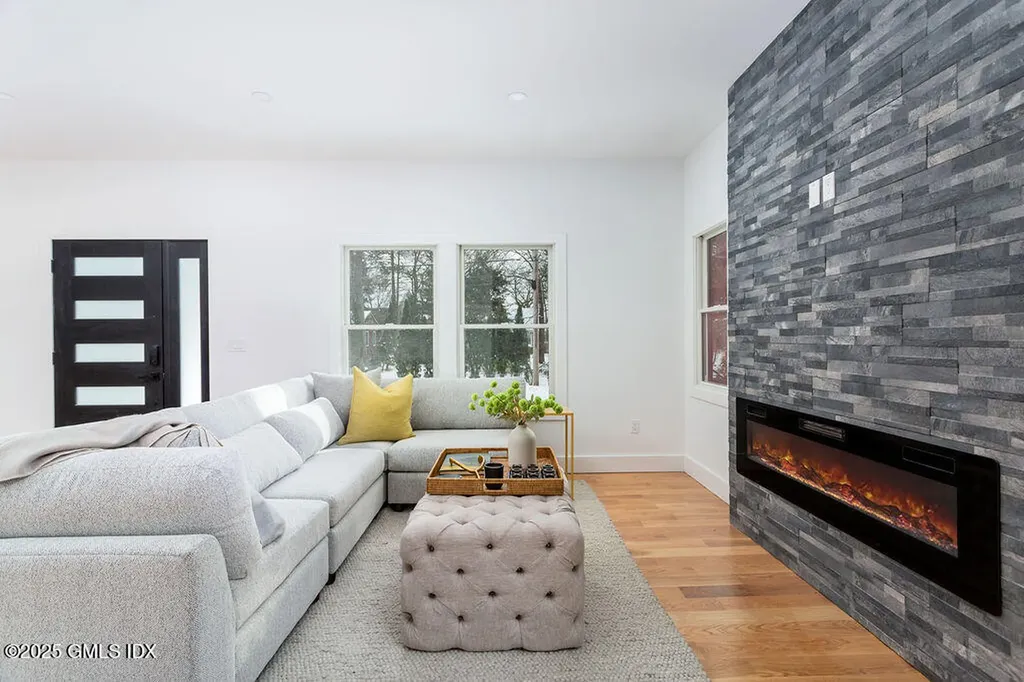 17 Maple Drive Old Greenwich CT 06870