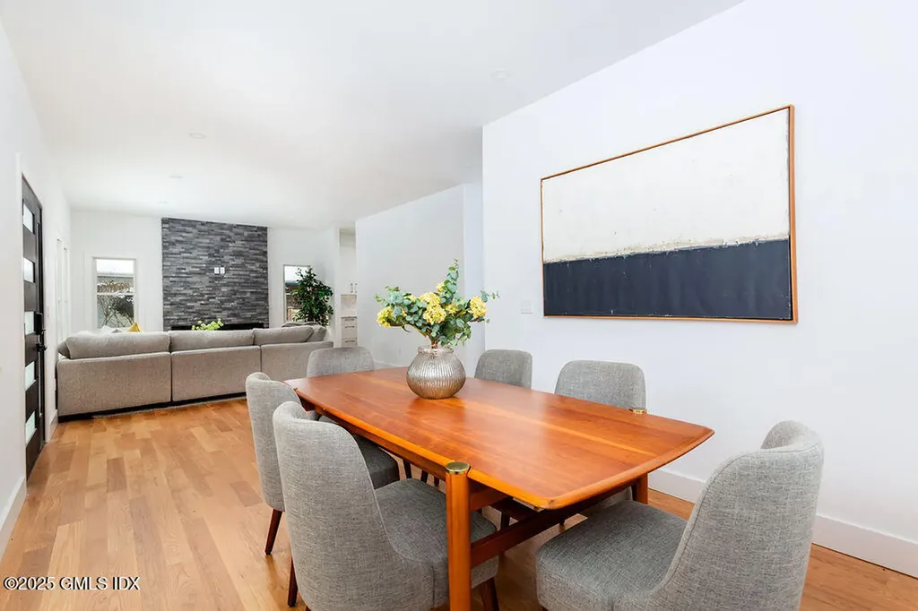 17 Maple Drive Old Greenwich CT 06870