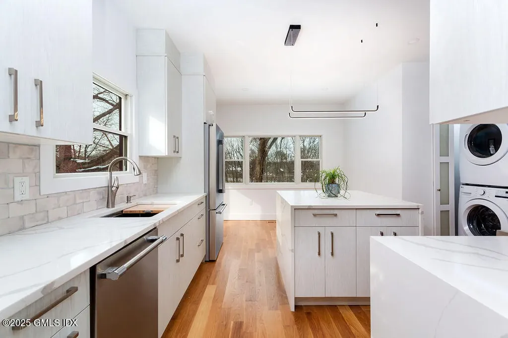 17 Maple Drive Old Greenwich CT 06870