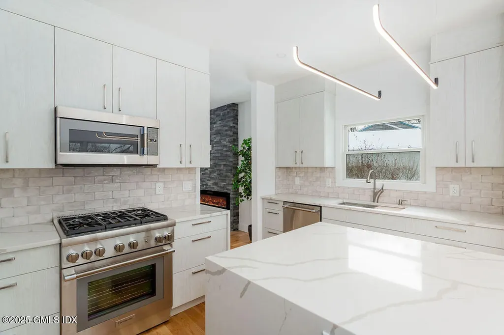 17 Maple Drive Old Greenwich CT 06870