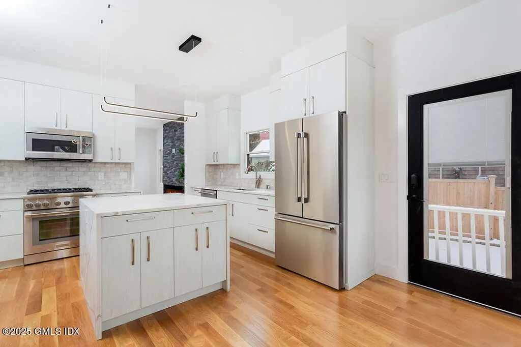 17 Maple Drive Old Greenwich CT 06870