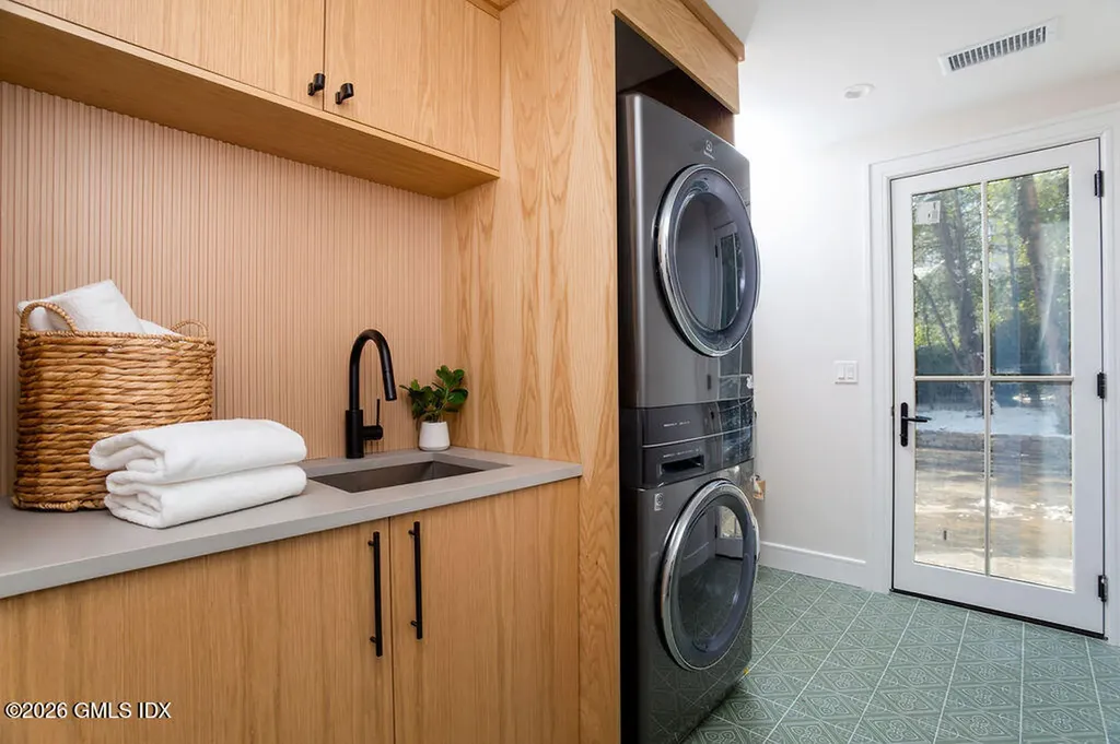 49 Salisbury Road Darien CT 06820