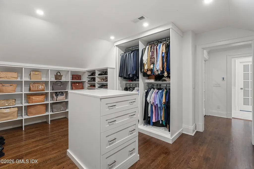 10 Wyckham Hill Lane Greenwich CT 06831