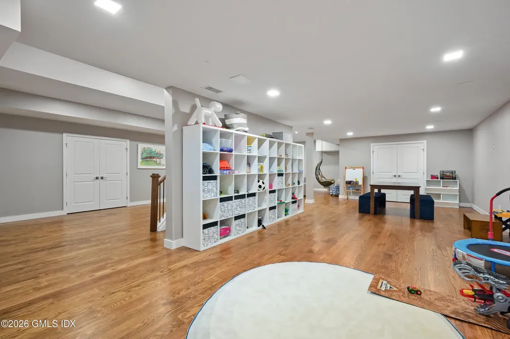 10 Wyckham Hill Lane Greenwich CT 06831