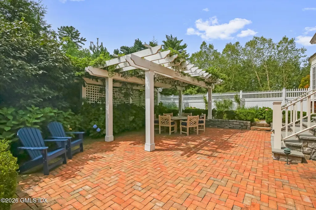 379 Round Hill Road Greenwich CT 06831