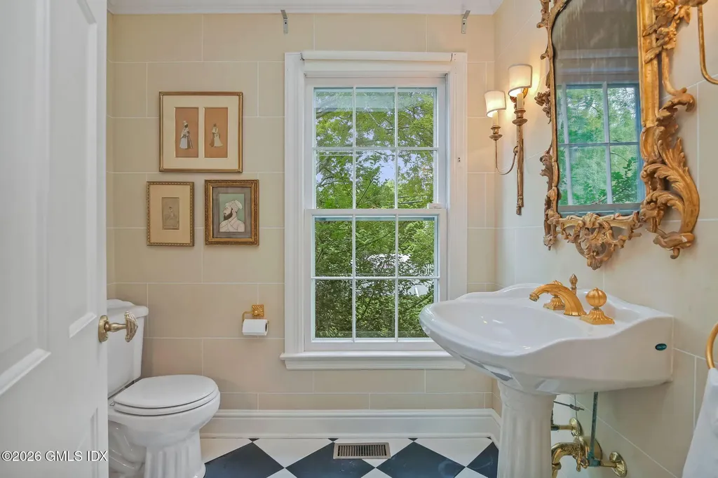 379 Round Hill Road Greenwich CT 06831