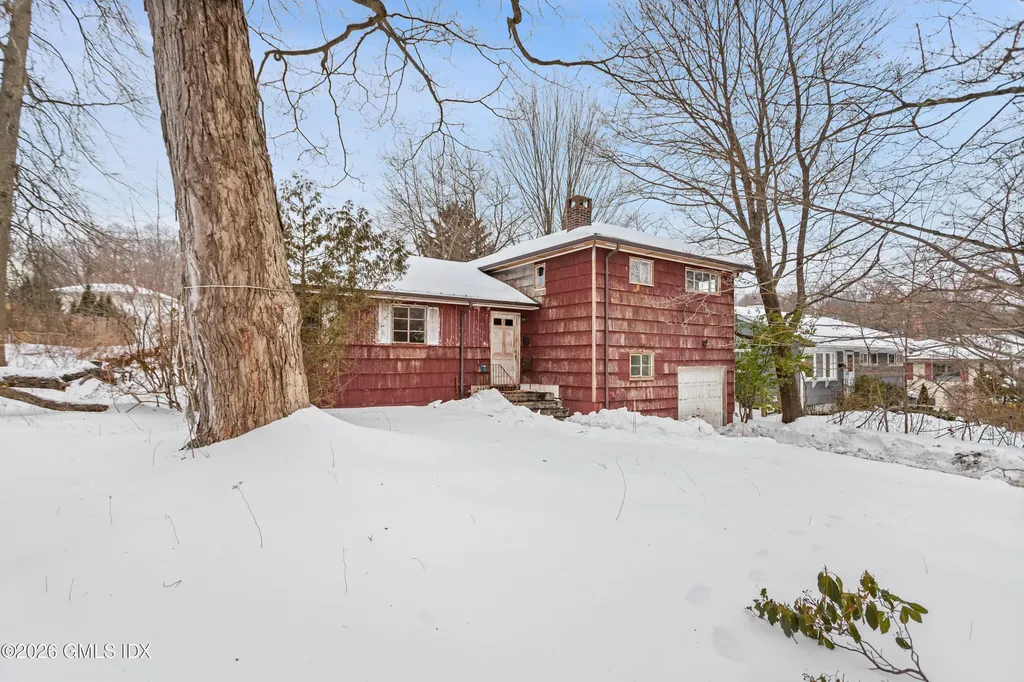 Greenwich CT, 105 Glenville Street