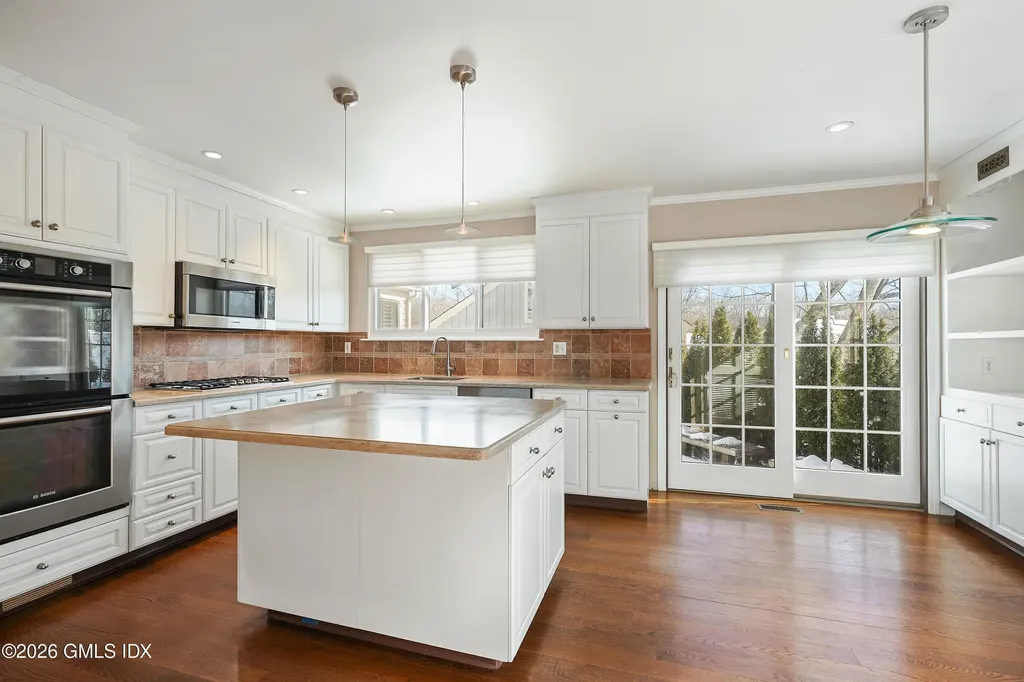 302 W Lyon Farm Drive Greenwich CT 06831