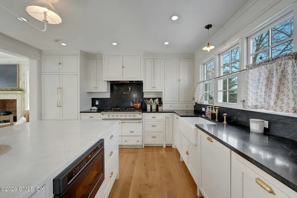 5 Greenwich Cove Drive Old Greenwich CT 06870