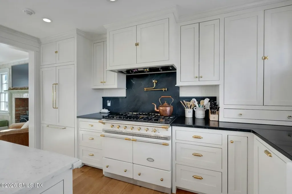 5 Greenwich Cove Drive Old Greenwich CT 06870