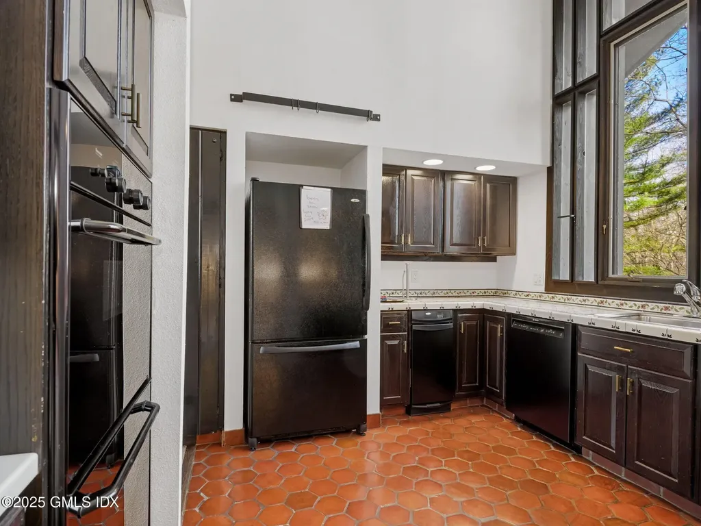 484 Cognewaugh Road Cos Cob CT 06807