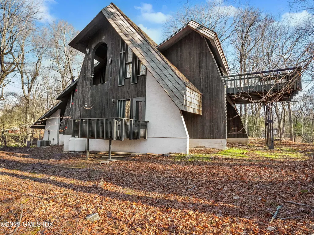 484 Cognewaugh Road Cos Cob CT 06807