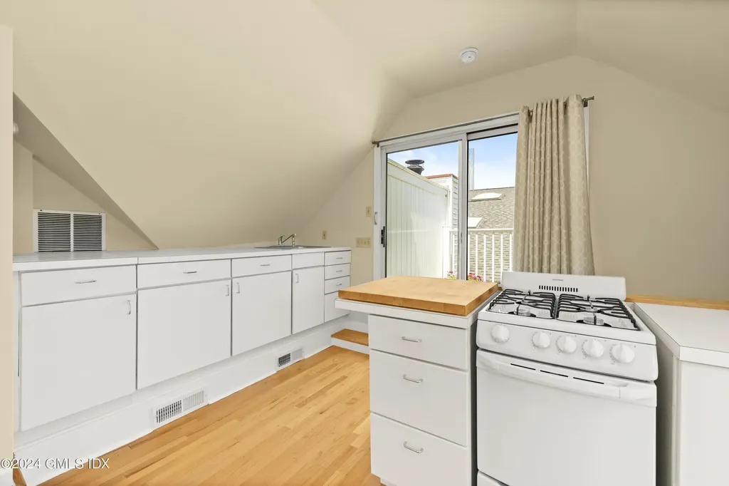 22 Keofferam Road Old Greenwich CT 06870