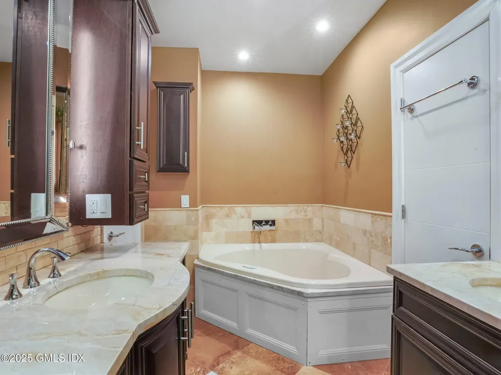 228 Pemberwick Road Greenwich CT 06831