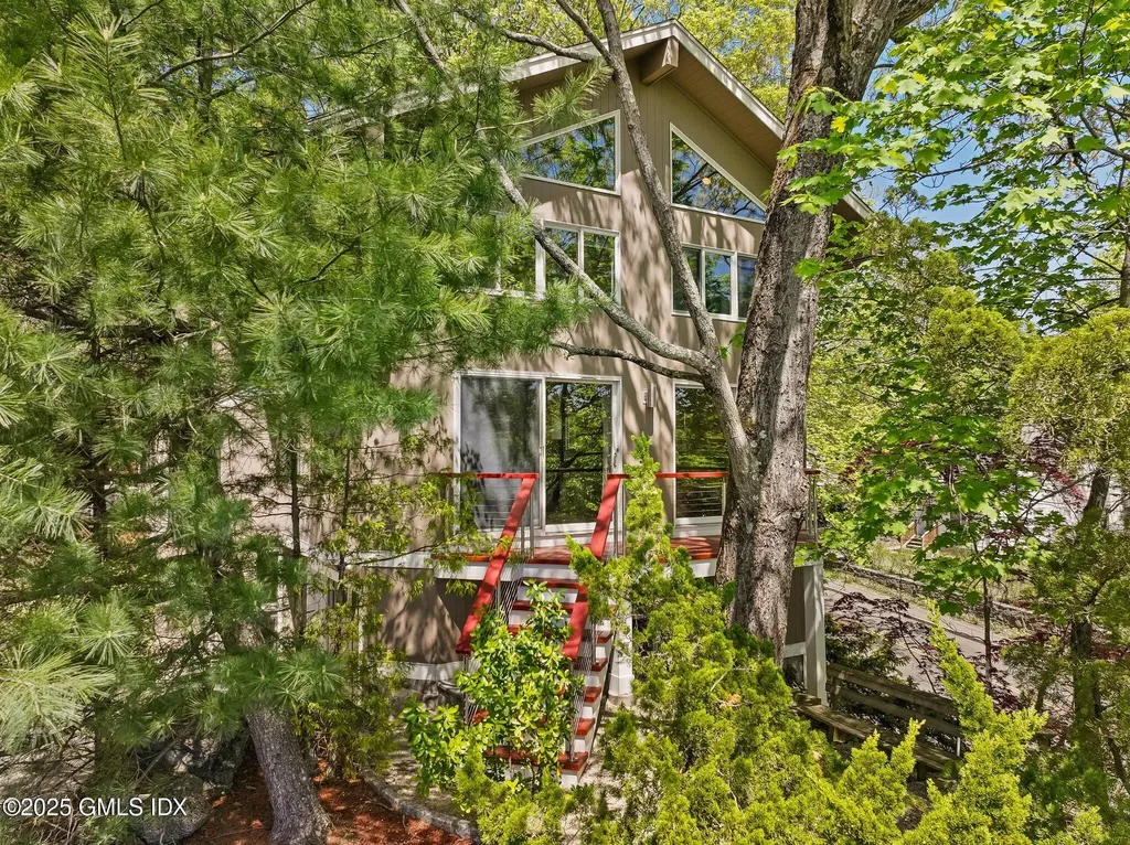 228 Pemberwick Road Greenwich CT 06831
