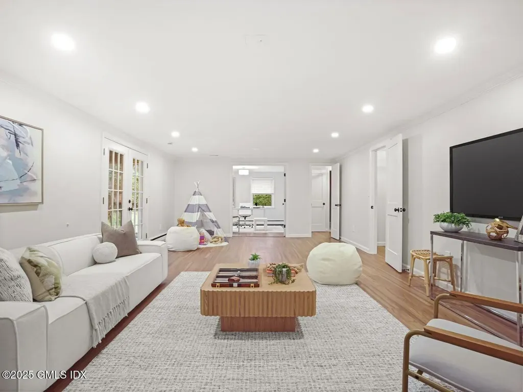 48 Meyer Place Riverside CT 06878