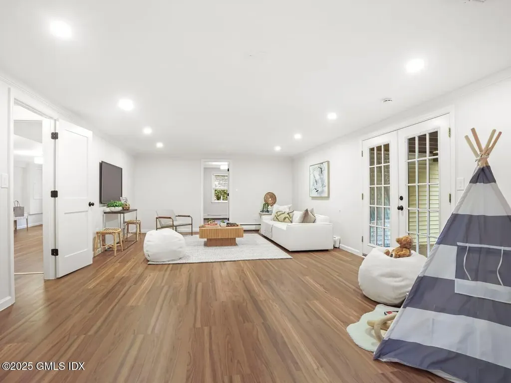 48 Meyer Place Riverside CT 06878