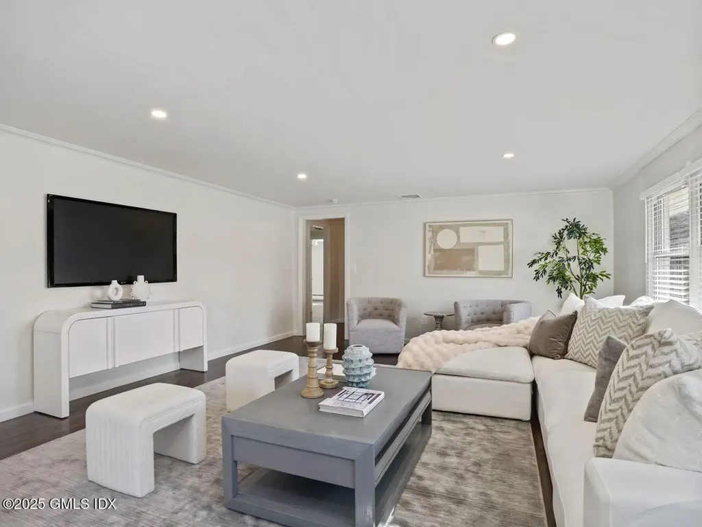 48 Meyer Place Riverside CT 06878