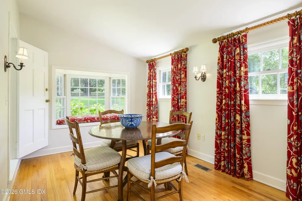 865 Hollow Tree Ridge Road Darien CT 06820
