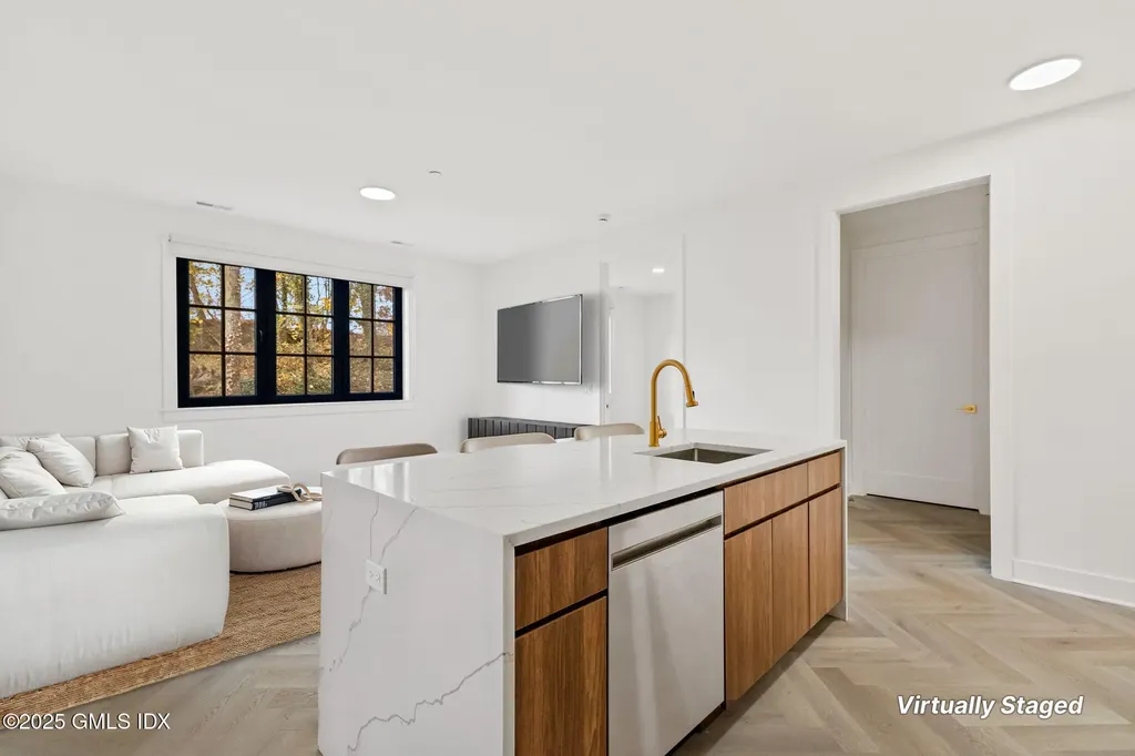 100 E Putnam Avenue Cos Cob CT 06807