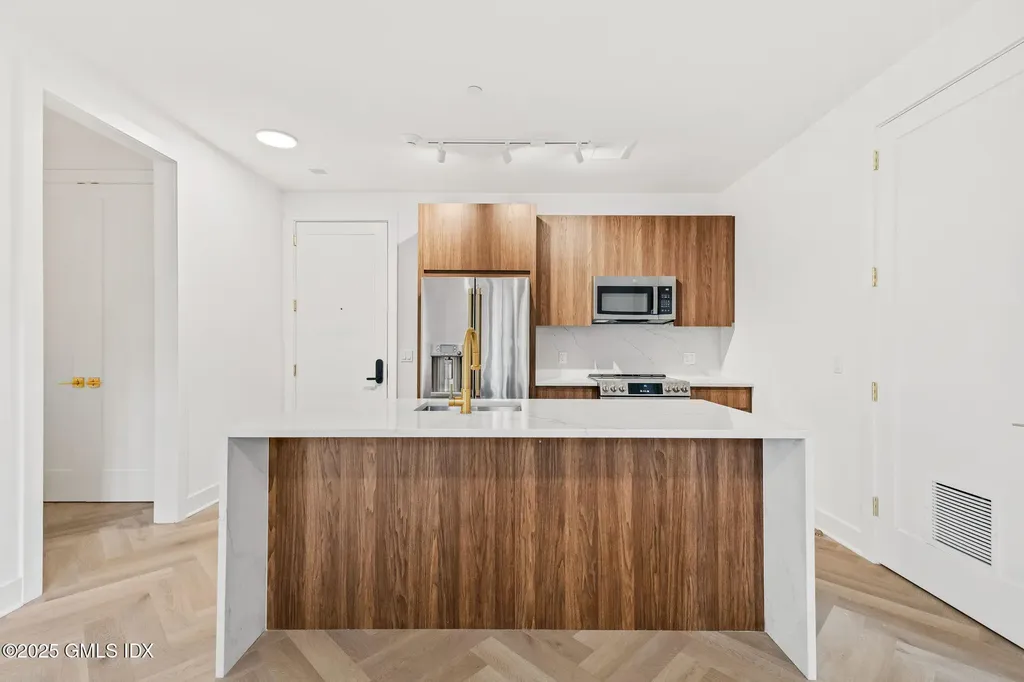 100 E Putnam Avenue Cos Cob CT 06807