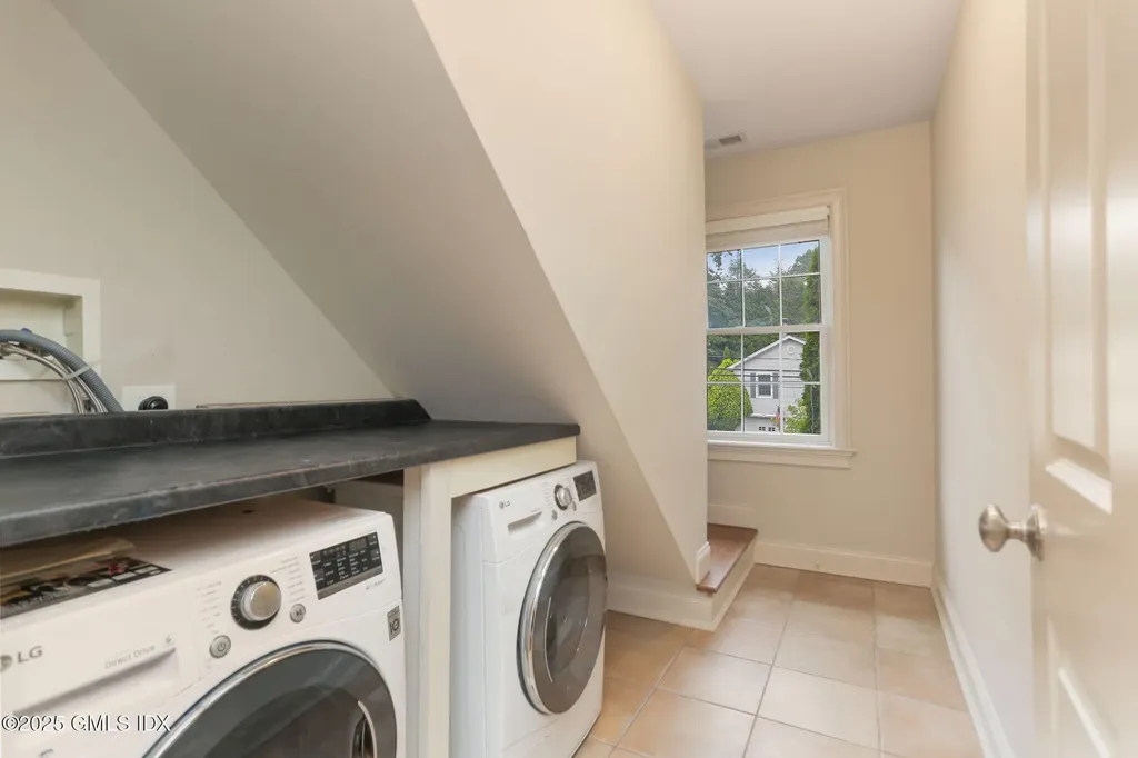 28 North Ridge Road Old Greenwich CT 06870