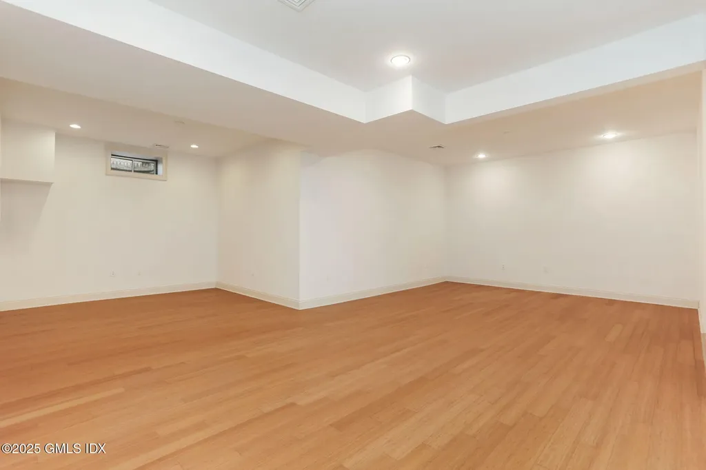 28 North Ridge Road Old Greenwich CT 06870