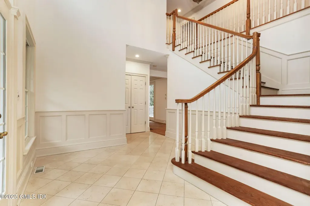 28 North Ridge Road Old Greenwich CT 06870