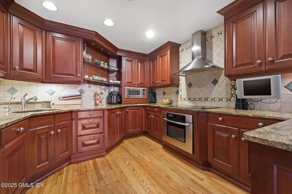 333 Palmer Hill Road Riverside CT 06878