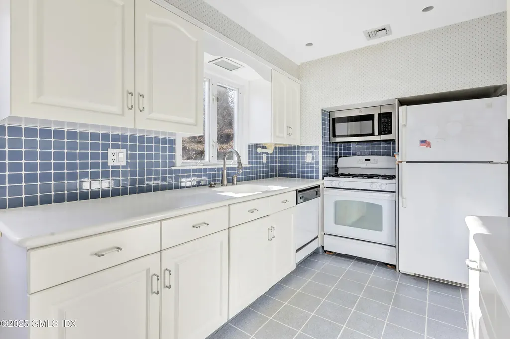 88 Valleywood Road Cos Cob CT 06807